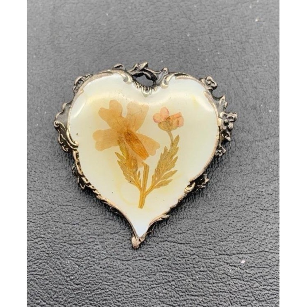 Vintage Pierre Bex Dried Flowers Heart Brooch Scroll‎ Detail Trombone Clasp